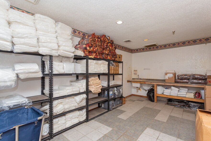 More Photos Of 2803 W 2nd St, Roswell Hotel For Sale