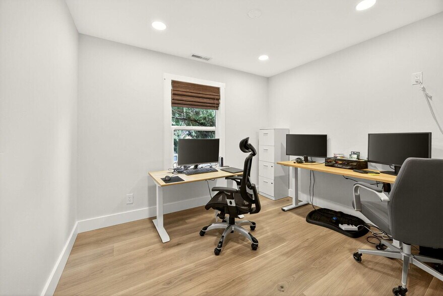 More Photos Of 111 Cedar St, Rogue River Office Residential For Sale