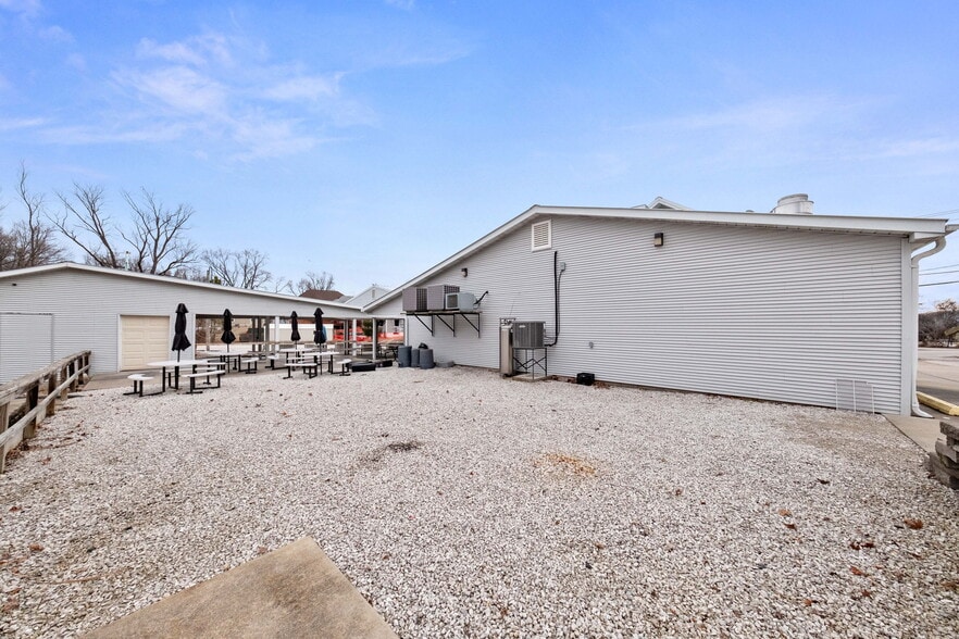 More Photos Of 2999 S Highway 94, Defiance Bar For Lease