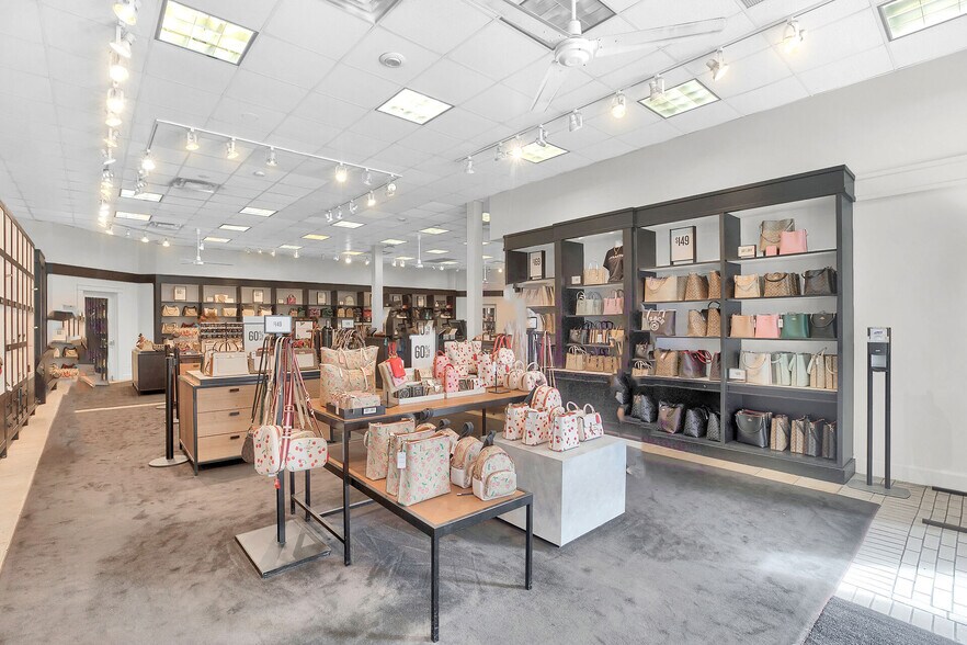 More Photos Of 515-517 Duval St, Key West Storefront Retail Office For Sale