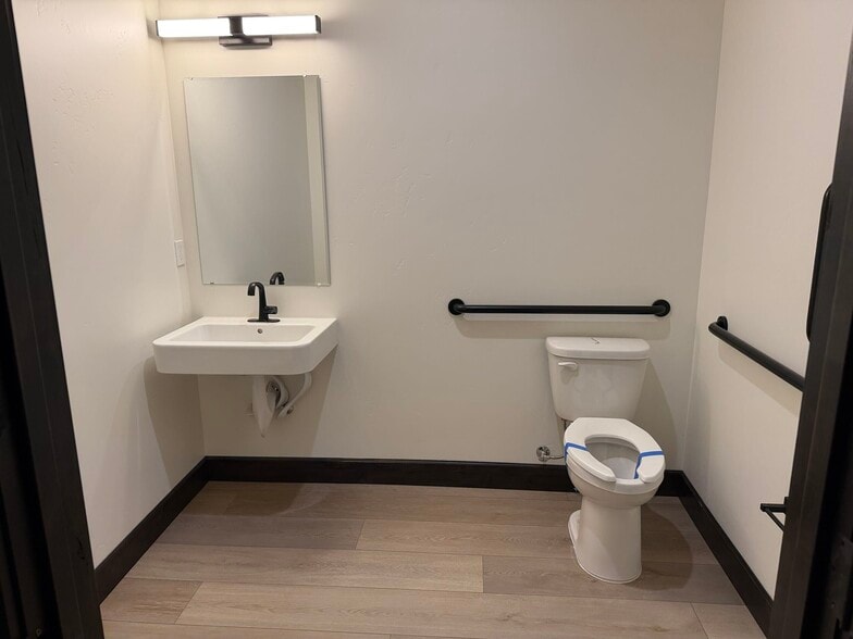 More Photos Of 3092 W Bellanca Ct, Hayden Industrial For Lease