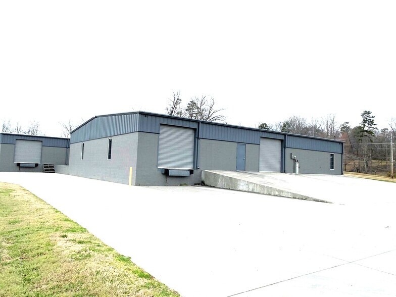 More Photos Of 3020 Cherokee Park Rd, Morristown Industrial For Lease
