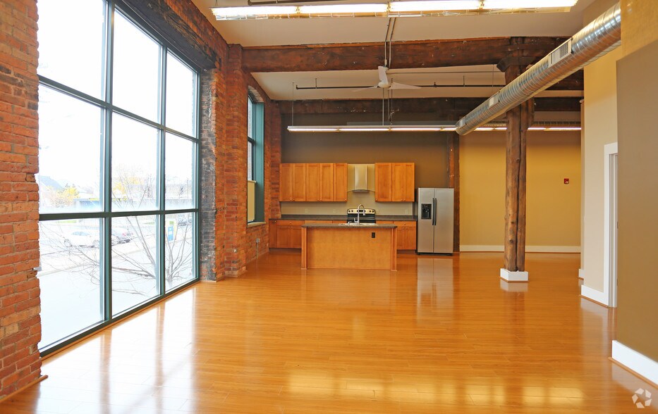 More Photos Of 55 Railroad St, Rochester Apartments For Lease