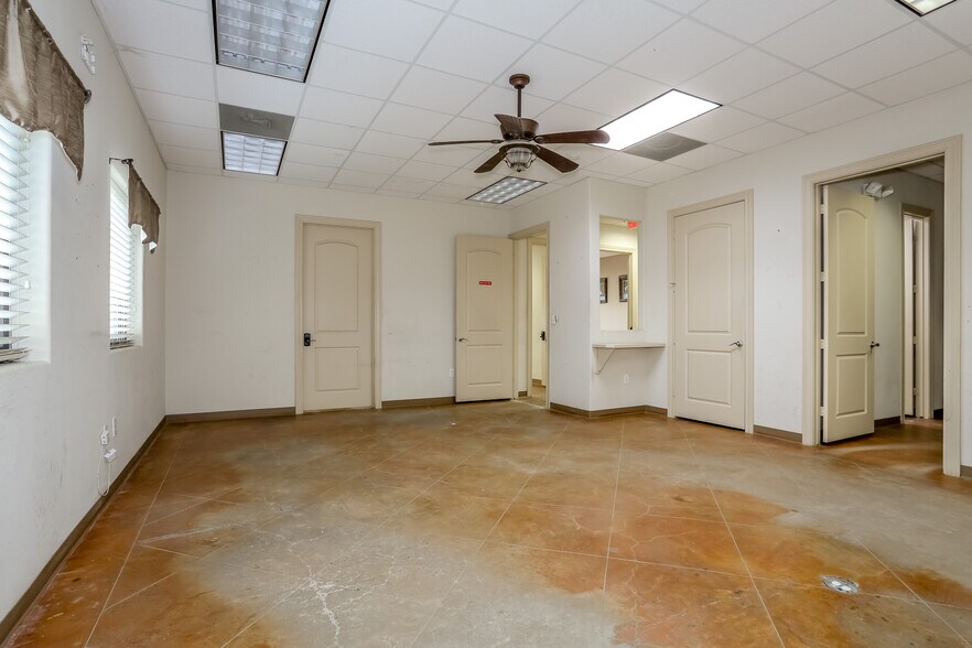 More Photos Of 14410 Mary Jane Ln, Tomball Office For Sale