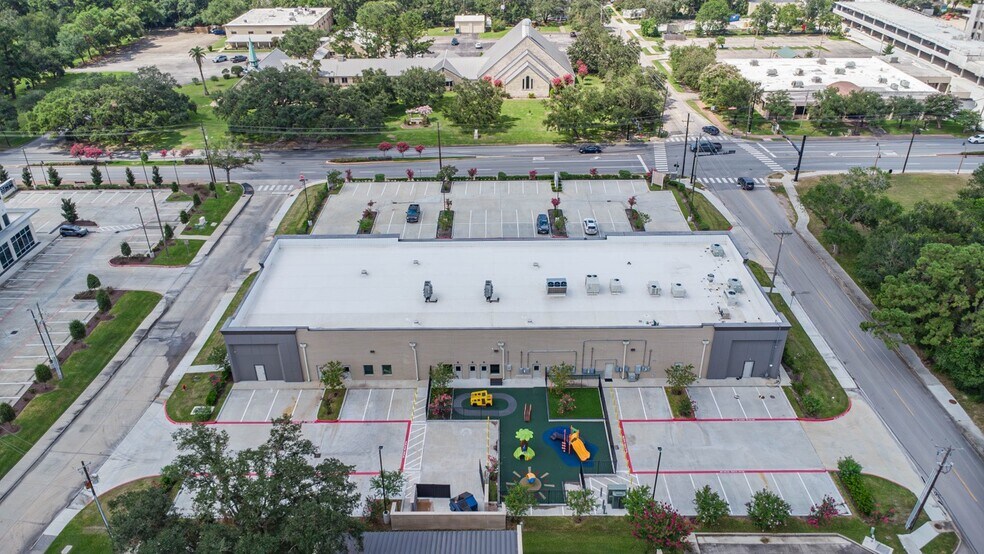 More Photos Of 501 S Friendswood Dr, Friendswood Storefront Retail Office For Lease