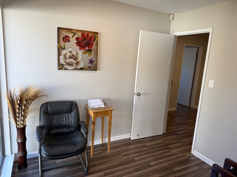 More Photos Of 425 E Center St, Manteca Office Residential For Lease