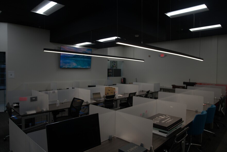 More Photos Of 16101-16173 Biscayne Blvd, North Miami Beach Coworking Space