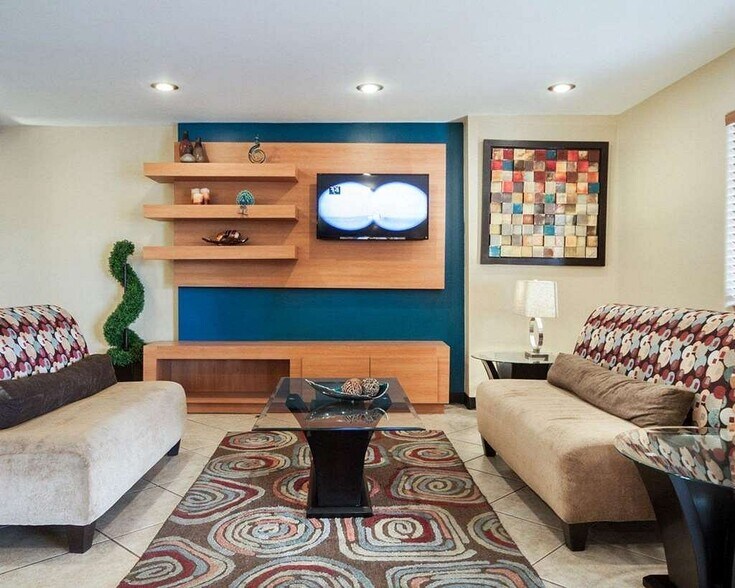 More Photos Of 900 N Yarbrough Dr, El Paso Hotel For Sale