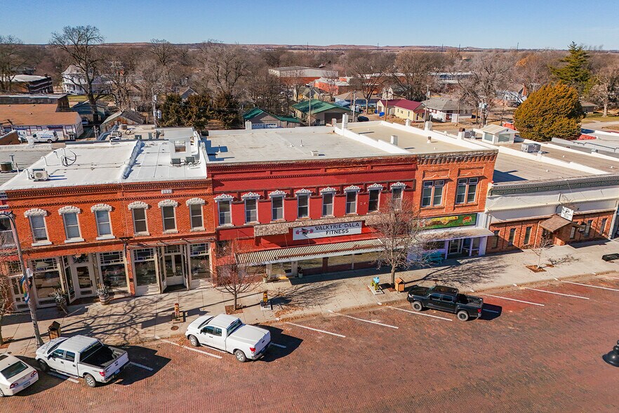 More Photos Of 115 N Main St, Lindsborg General Retail For Sale