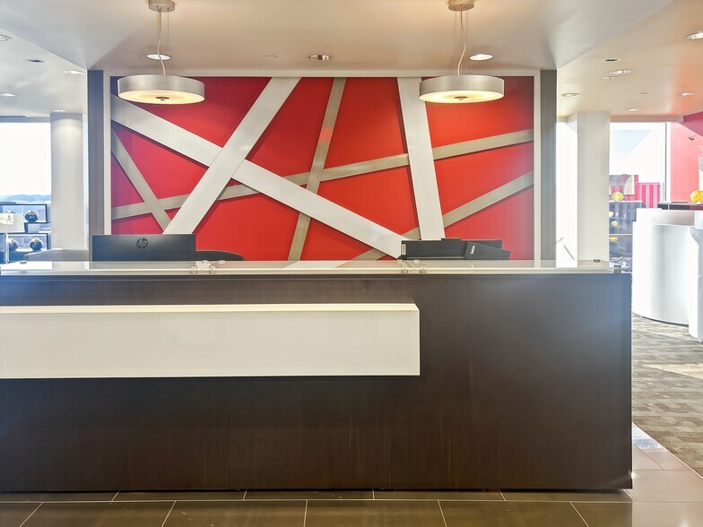 More Photos Of 1 W Court Sq, Decatur Office For Lease