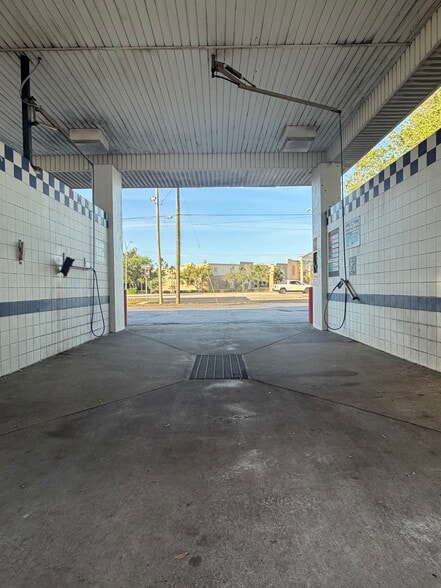 More Photos Of 3703 Tyrone Blvd N, Saint Petersburg Auto Repair For Sale