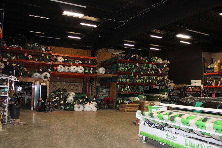 More Photos Of 1051 SE Century Dr, Lee's Summit Freestanding For Sale