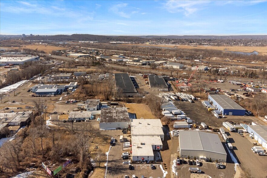 More Photos Of 118 Quinnipiac Ave, North Haven Warehouse For Lease