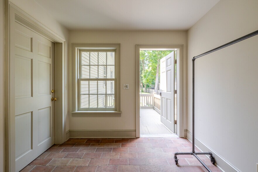 More Photos Of 16 Hudson St, Kinderhook Storefront Retail Residential For Lease