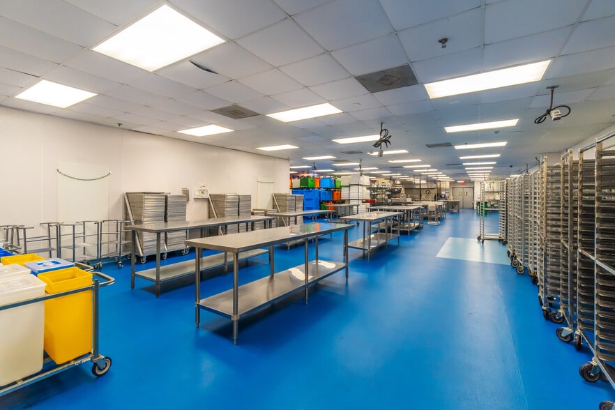 More Photos Of 1907 Gateway Blvd, Charlotte Warehouse For Sale