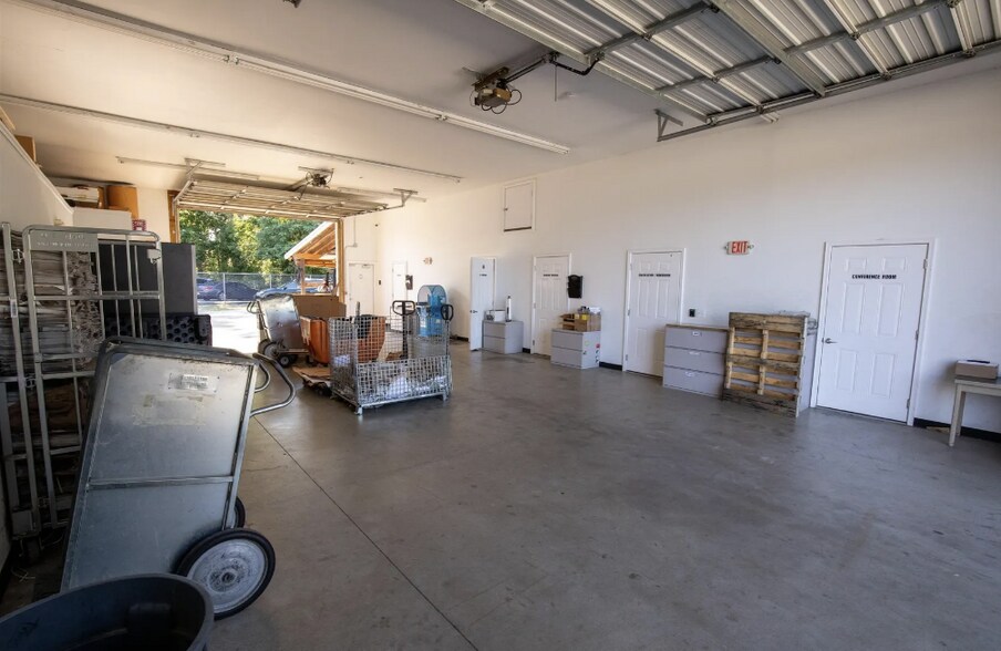 More Photos Of 347 Braley Rd, Huntington Flex For Sale