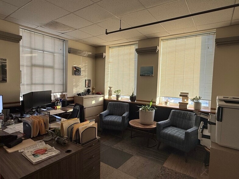 More Photos Of 1350 Woodswether Rd, Kansas City Flex For Lease