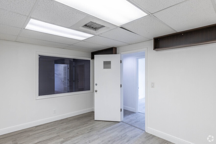 More Photos Of 4120-4132 NW 10th Ave, Fort Lauderdale Warehouse For Lease
