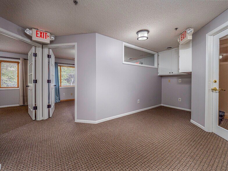 More Photos Of 3165 Fernbrook Ln N, Plymouth Office For Lease