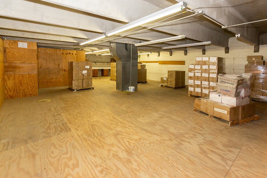 More Photos Of 8901 Washington St, Kansas City Showroom For Sale