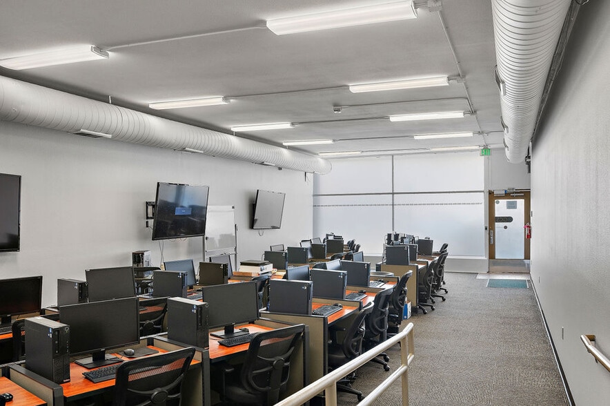 More Photos Of 220-222 W 2nd St, Pueblo Light Manufacturing For Lease