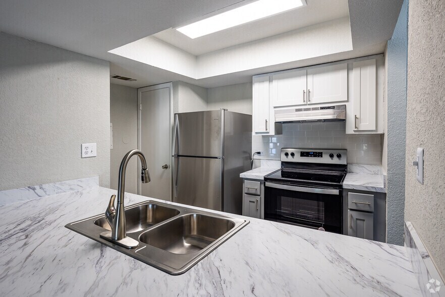 More Photos Of 7315 W Hanna Ave, Tampa Apartments For Sale