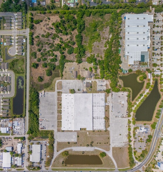 More Photos Of 100-106 Cattlemen Rd, Sarasota Distribution For Sale