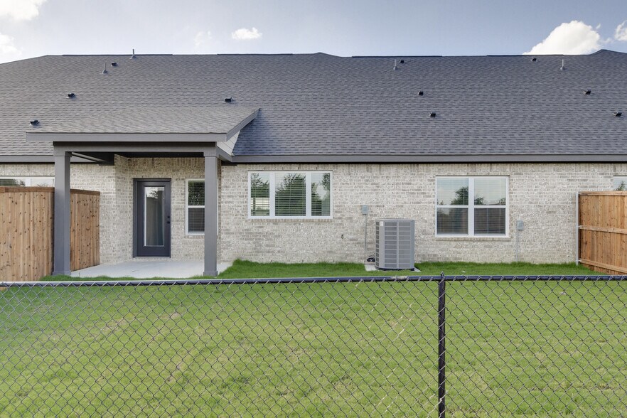 More Photos Of 4405 Clovis Ct, Midlothian Apartments For Sale