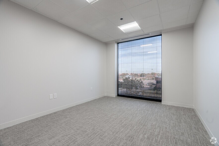 More Photos Of 17304 Preston Rd, Dallas Unknown For Lease