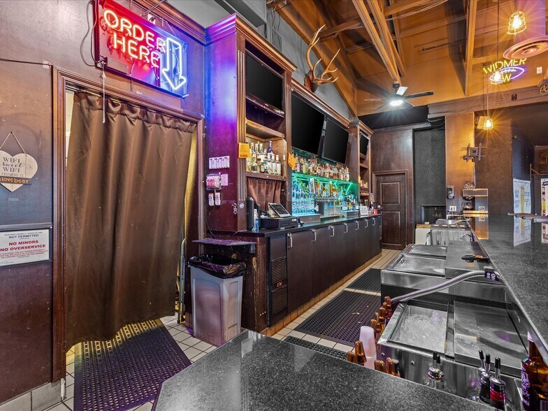 More Photos Of 14417 124th Ave NE, Kirkland Bar For Sale