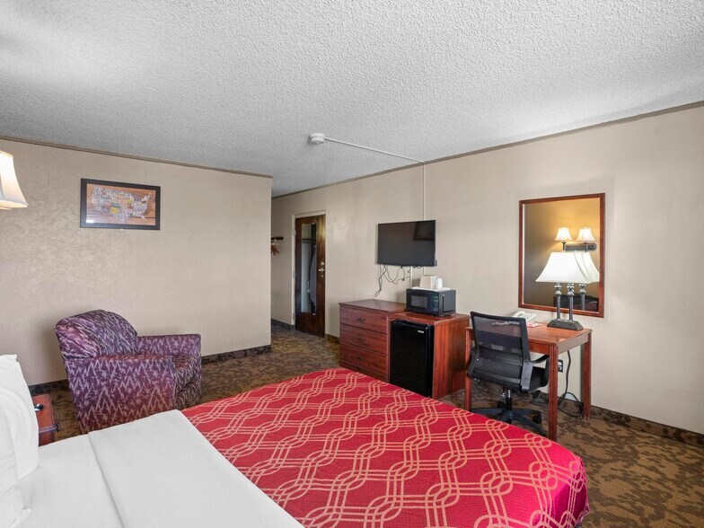 More Photos Of 1225 S State St, Salina Hotel For Sale