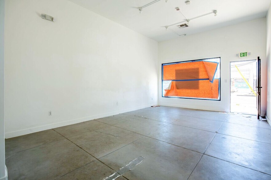 More Photos Of 1611-1619 Lincoln Blvd, Venice Storefront For Lease