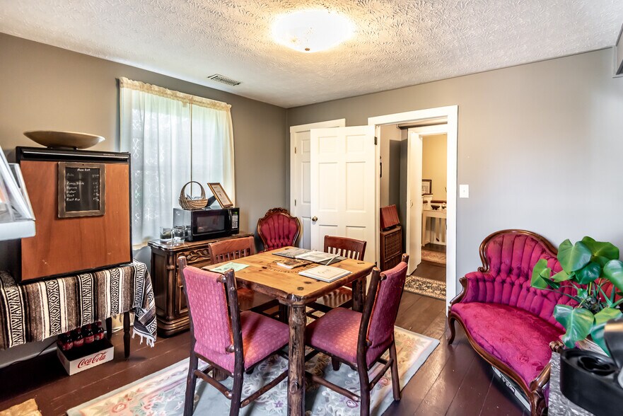 More Photos Of 129 N Main St, Waynesville Specialty For Sale