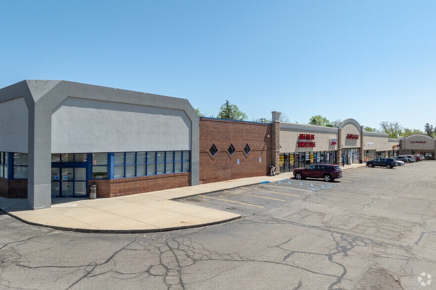Primary Photo Of 3-71 S Telegraph Rd, Pontiac Freestanding For Lease