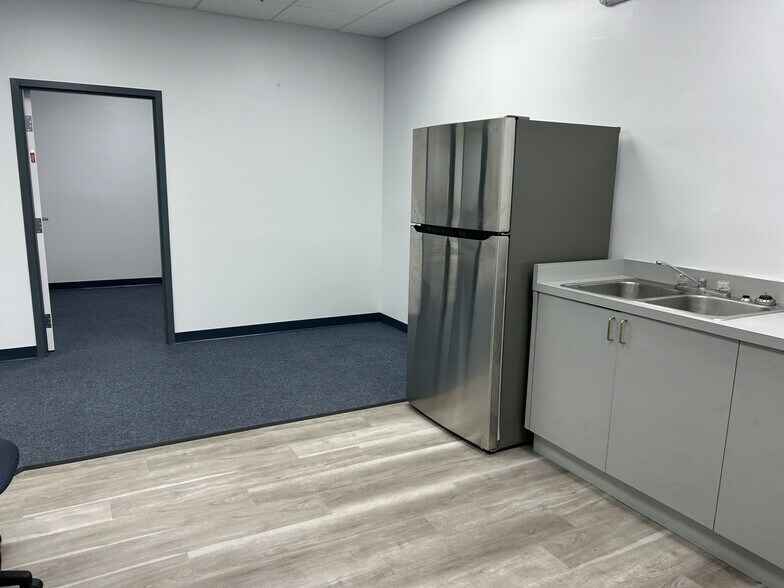 More Photos Of 11 Commerce Blvd, Palm Coast Manufacturing For Lease