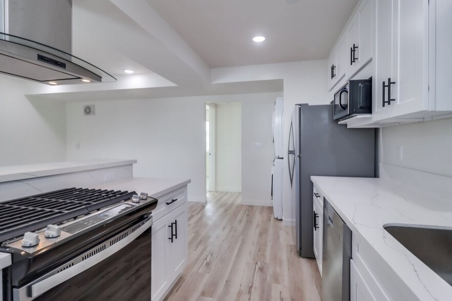More Photos Of 1478 Hornblend St, San Diego Apartments For Sale