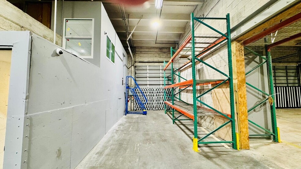 More Photos Of 7953-7967 NW 64th St, Miami Warehouse For Sale