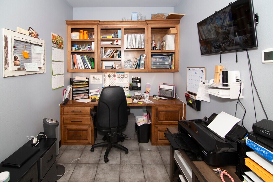 More Photos Of 407 W Main St, Marlow Restaurant For Sale