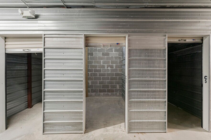 More Photos Of 6126 Thomas Dr, Panama City Self Storage For Sale