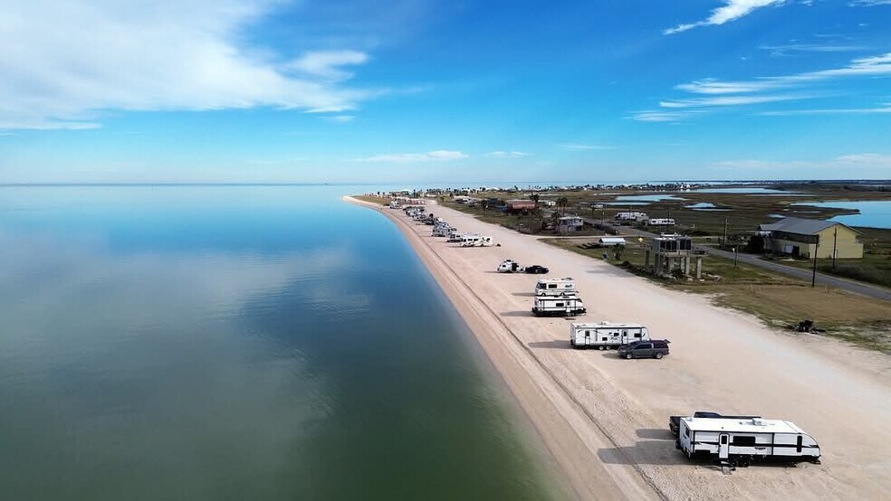 More Photos Of 519 N Ocean Dr, Port Lavaca Flex For Sale