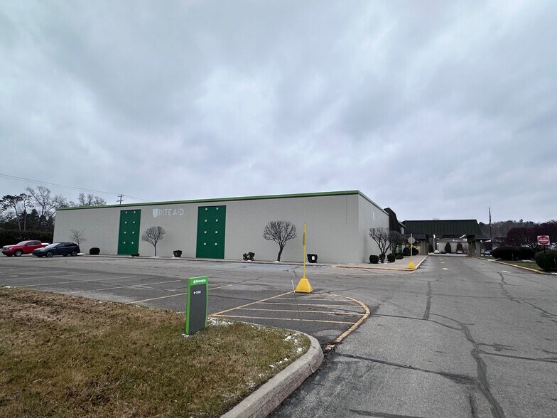 More Photos Of 1201A S Division St, Traverse City Drugstore For Lease