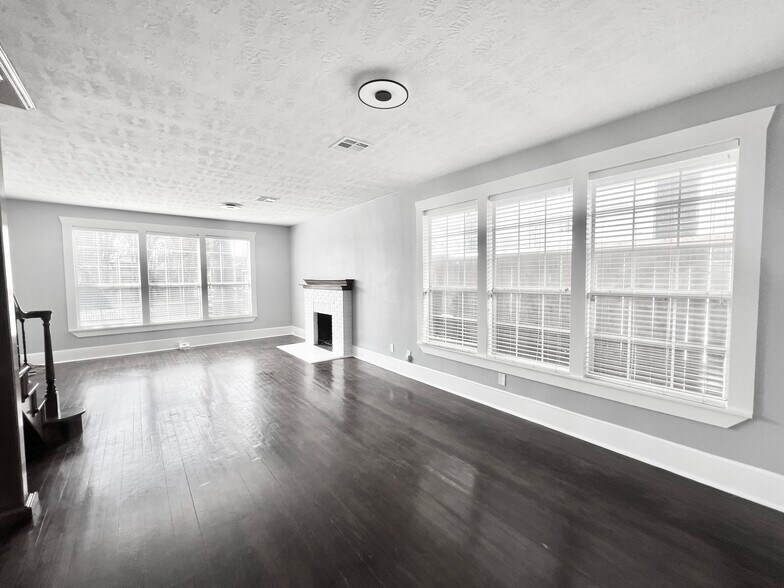 More Photos Of 741 E 9th St, Houston Office Residential For Lease