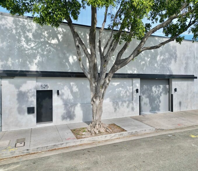More Photos Of 525 W Windsor Rd, Glendale Manufacturing For Sale