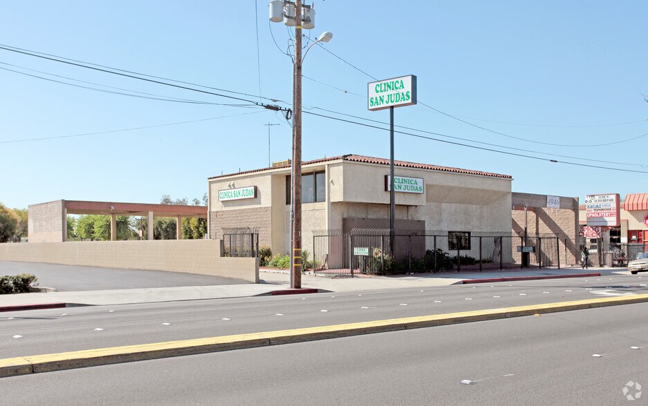 Primary Photo Of 4946 Florence Ave, Bell Medical For Sale