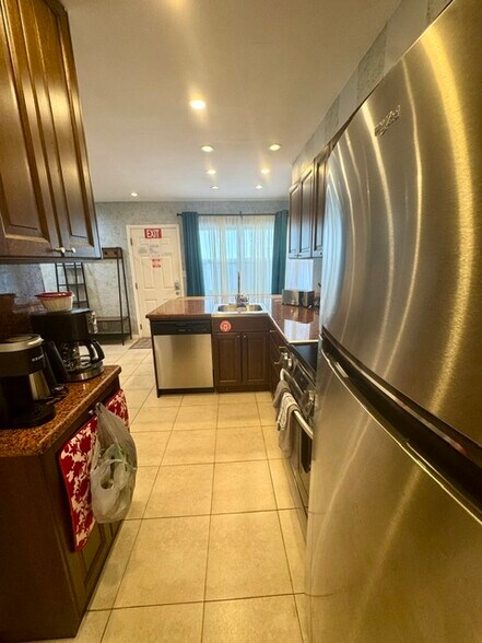 More Photos Of 300 Georgia St, Hollywood Apartments For Sale