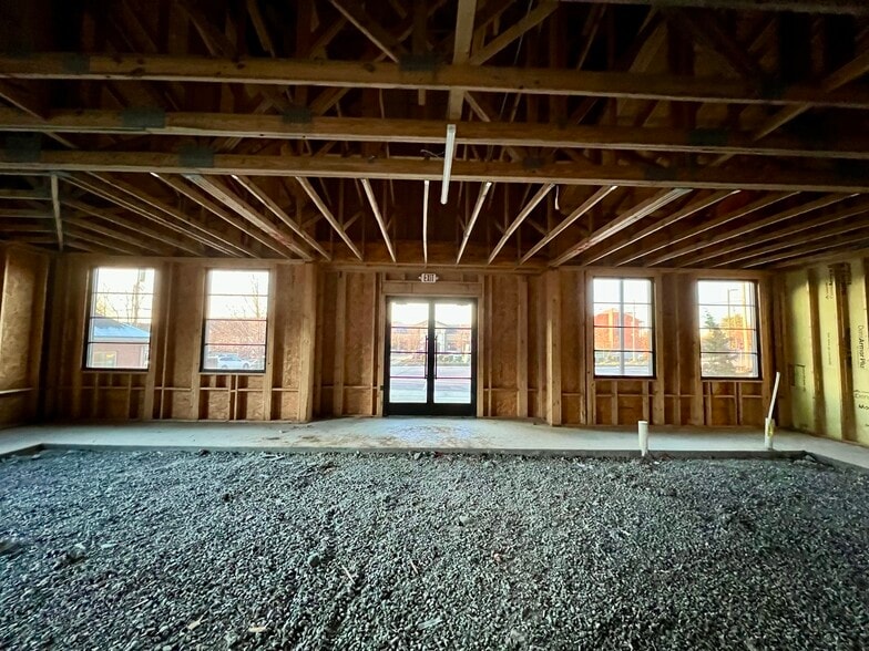 More Photos Of 125 Maple Row Blvd., Hendersonville Office For Lease