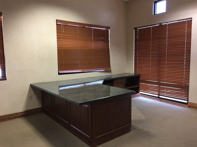 More Photos Of 2575 Montessouri St, Las Vegas Loft Creative Space For Lease