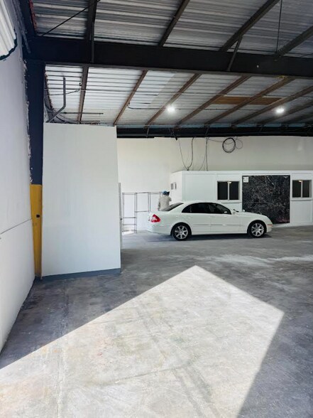 More Photos Of 7301 Galveston Rd, Houston Manufacturing For Lease