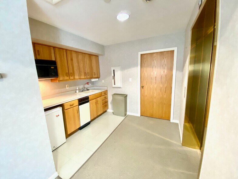 More Photos Of 5440 E County Road 450 N, Albany Loft Creative Space For Sale