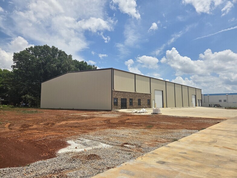 More Photos Of 26490 Old Highway 20, Madison Warehouse For Lease